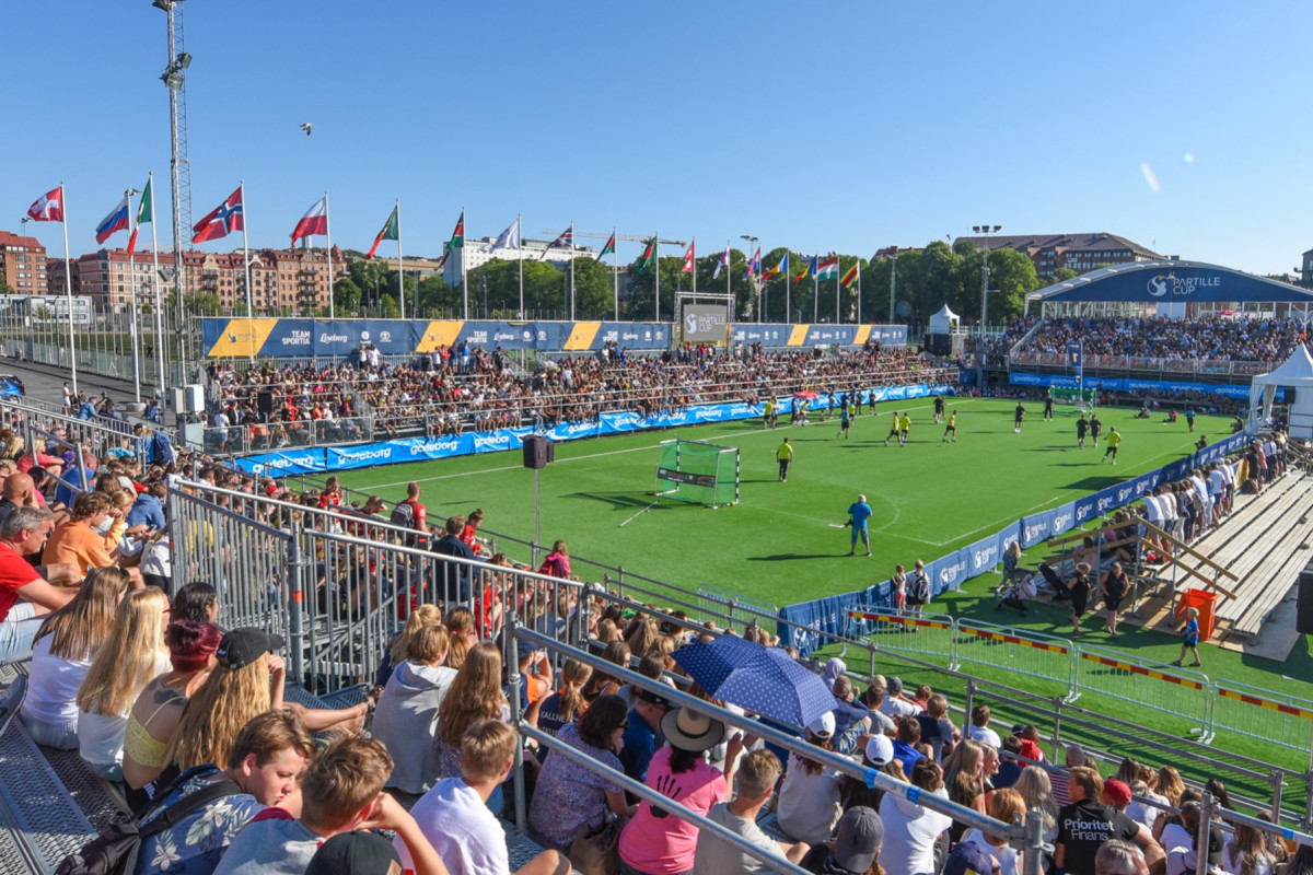 Équipes internationales réunies dans le parc de Heden pendant la Partille Cup en Suède