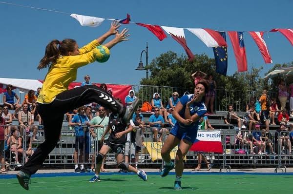 Duel entre deux joueurs lors d'un match de l'Eurofest en Slovénie